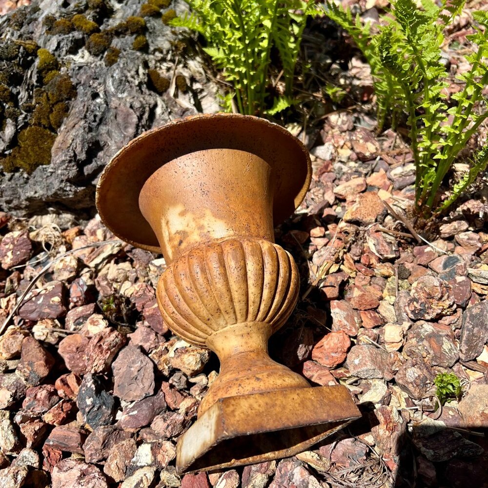 (1) Vintage French Cast Iron Garden Urn/Planter!  Price includes xtra shipping. - Picture 6 of 10